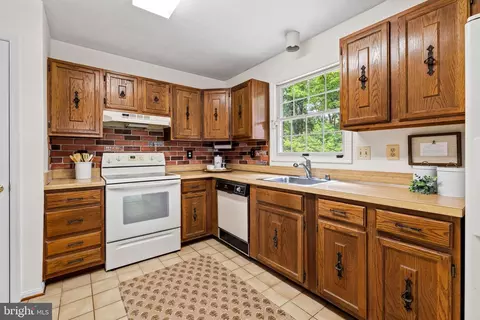 Kitchen - 7792 Kawshek Path, Hanover, MD 21076 photo 1 of 3