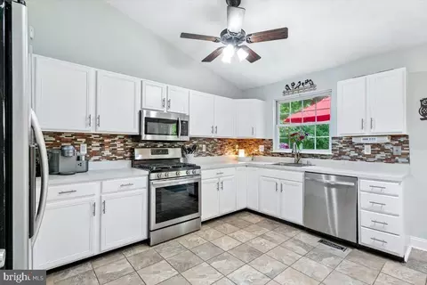 Kitchen - 7864 Dero, Pasadena, MD 21122 photo 2 of 2