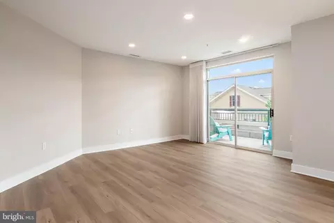 Living - 66 Franklin St #306, Annapolis, MD 21401 photo 2 of 5