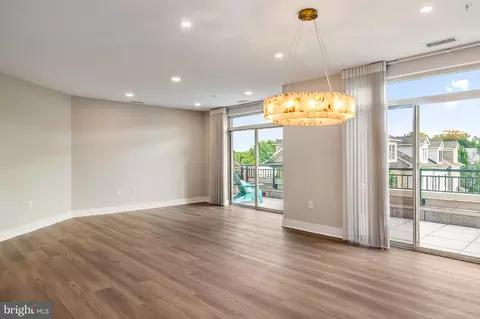 Living - 66 Franklin St #306, Annapolis, MD 21401 photo 3 of 5