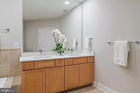 Bath - 66 Franklin St #306, Annapolis, MD 21401 photo 2 of 4