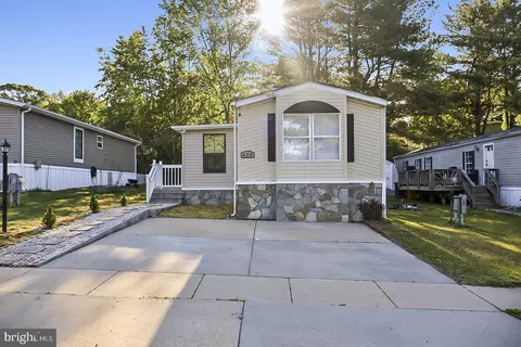 438 Sarah Anne Dr, Lothian, MD 20711