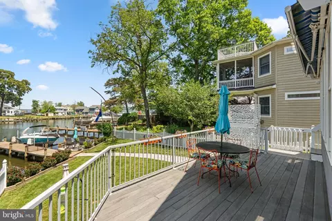 Exterior - 1010 Smith Dr, Arnold, MD 21012 photo 4 of 5