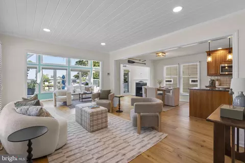 Living - 1010 Smith Dr, Arnold, MD 21012 photo 1 of 1