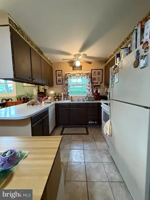 Kitchen - 456 Henryton S, Laurel, MD 20724 photo 2 of 2