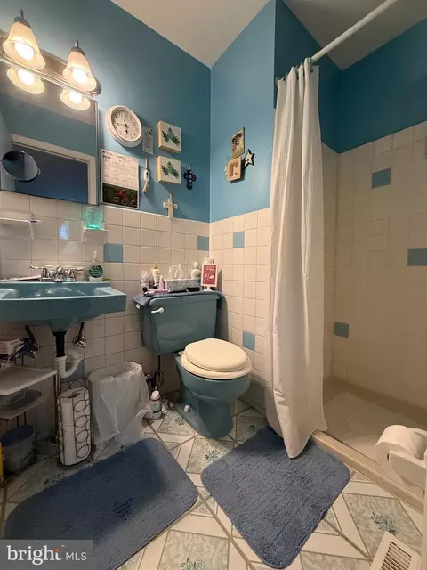 Bath - 456 Henryton S, Laurel, MD 20724 photo 1 of 2