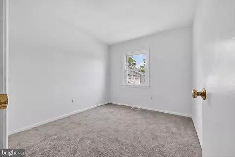 Bedroom - 1610 E Bancroft Ln, Crofton, MD 21114 photo 7 of 9