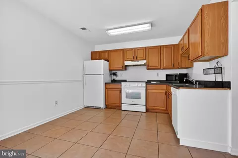 Kitchen - 1610 E Bancroft Ln, Crofton, MD 21114 photo 2 of 2