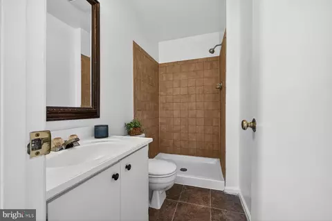 Bath - 1610 E Bancroft Ln, Crofton, MD 21114 photo 1 of 2