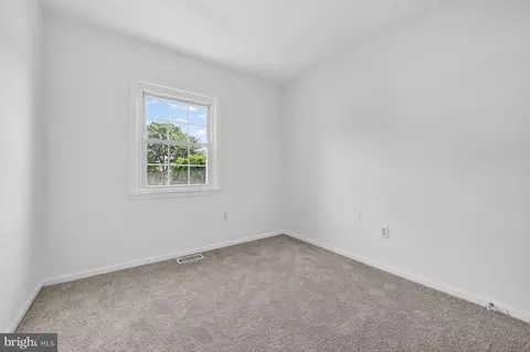 Bedroom - 1610 E Bancroft Ln, Crofton, MD 21114 photo 6 of 9