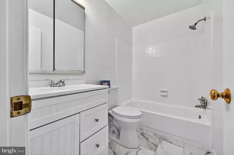 Bath - 1610 E Bancroft Ln, Crofton, MD 21114 photo 2 of 2