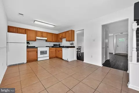 Entry Way - 1610 E Bancroft Ln, Crofton, MD 21114 photo 1 of 8