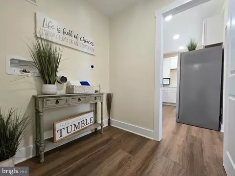 Entry Way - 261 Arundel Rd, Pasadena, MD 21122 photo 4 of 5