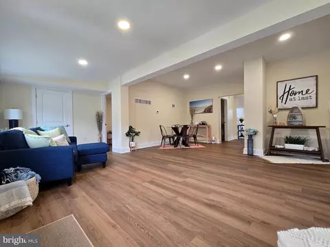Living - 261 Arundel Rd, Pasadena, MD 21122 photo 3 of 4
