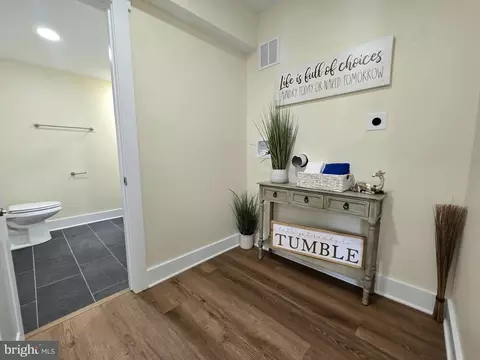 Entry Way - 261 Arundel Rd, Pasadena, MD 21122 photo 5 of 5