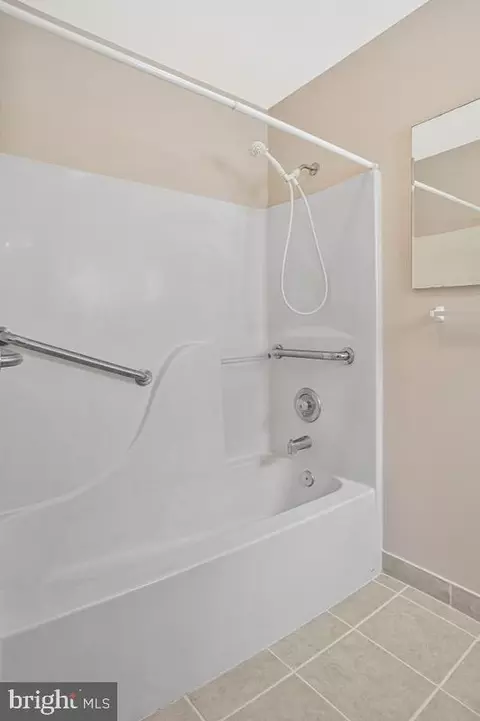 Bath - 962 Main St, Deale, MD 20751 photo 4 of 4