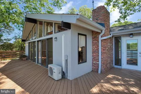 Exterior - 962 Main St, Deale, MD 20751 photo 6 of 10