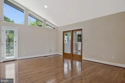 Living - 962 Main St, Deale, MD 20751 photo 5 of 7
