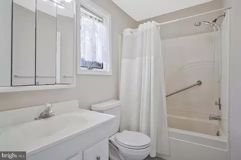 Bath - 962 Main St, Deale, MD 20751 photo 2 of 4