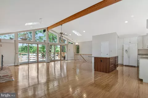 Living - 962 Main St, Deale, MD 20751 photo 4 of 7