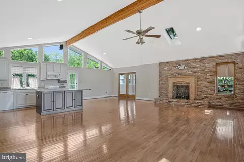 Living - 962 Main St, Deale, MD 20751 photo 1 of 7