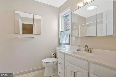 Bath - 962 Main St, Deale, MD 20751 photo 3 of 4