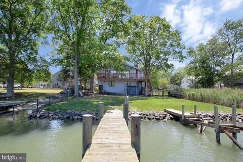 Exterior - 962 Main St, Deale, MD 20751 photo 4 of 10
