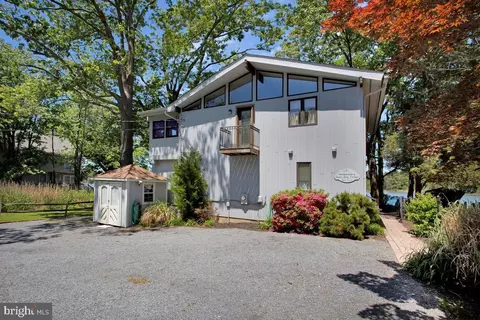 Exterior - 962 Main St, Deale, MD 20751 photo 1 of 10
