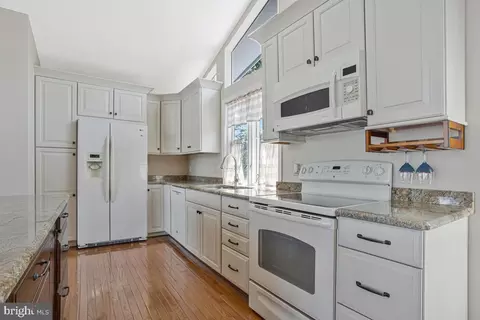Kitchen - 962 Main St, Deale, MD 20751 photo 2 of 4