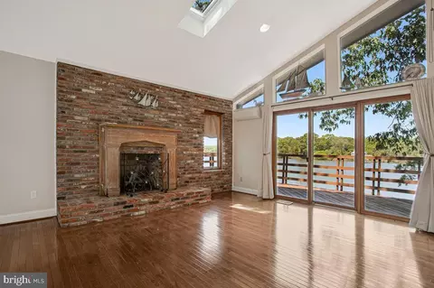 Living - 962 Main St, Deale, MD 20751 photo 3 of 7