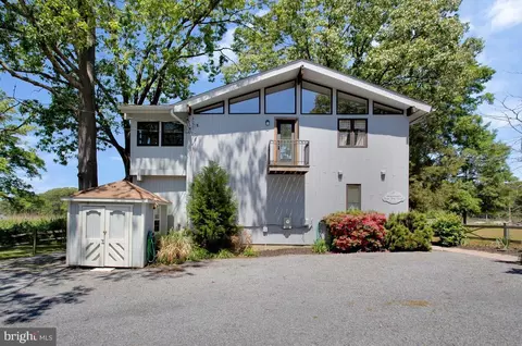 Exterior - 962 Main St, Deale, MD 20751 photo 2 of 10