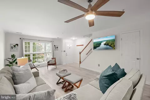 Living - 1658 Fallowfield Ct, Crofton, MD 21114 photo 2 of 4