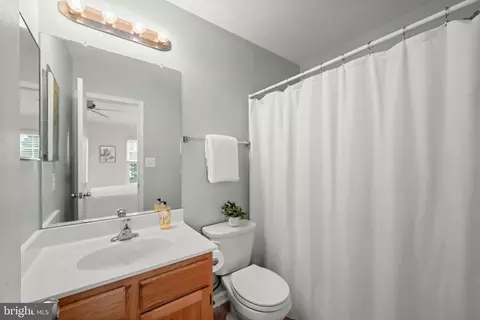 Bath - 1658 Fallowfield Ct, Crofton, MD 21114 photo 1 of 2