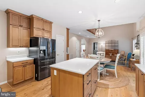 Kitchen - 184 Hickory Point Rd, Pasadena, MD 21122 photo 4 of 5