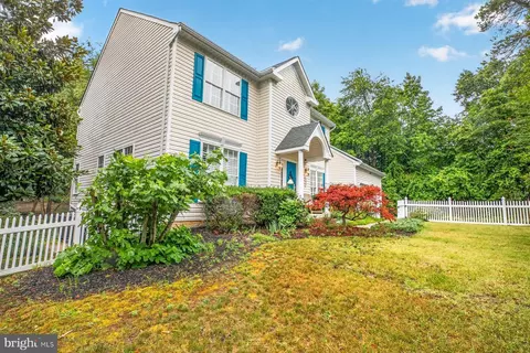Exterior - 184 Hickory Point Rd, Pasadena, MD 21122 photo 4 of 11