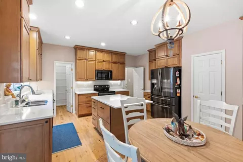 Kitchen - 184 Hickory Point Rd, Pasadena, MD 21122 photo 3 of 5