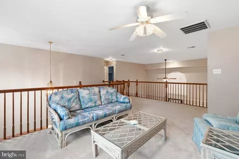 Entry Way - 184 Hickory Point Rd, Pasadena, MD 21122 photo 6 of 9