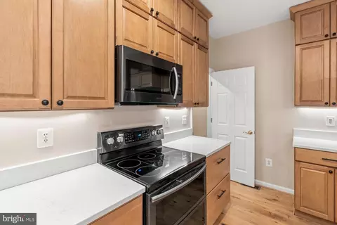 Kitchen - 184 Hickory Point Rd, Pasadena, MD 21122 photo 5 of 5