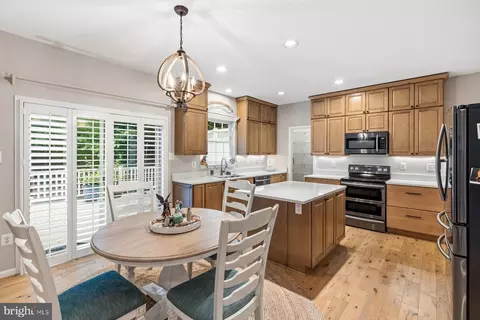 Kitchen - 184 Hickory Point Rd, Pasadena, MD 21122 photo 2 of 5