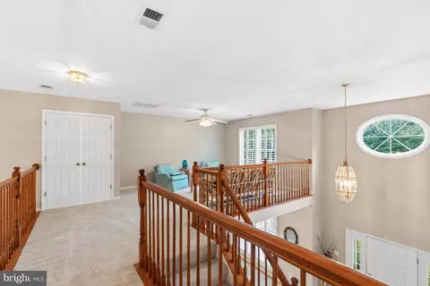 Entry Way - 184 Hickory Point Rd, Pasadena, MD 21122 photo 4 of 9