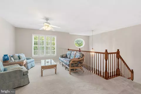 Entry Way - 184 Hickory Point Rd, Pasadena, MD 21122 photo 5 of 9