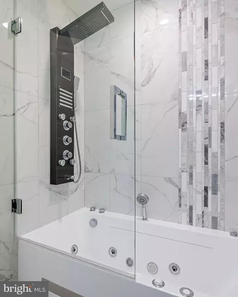 Bath - 1126 Mainsail Dr, Annapolis, MD 21403 photo 9 of 9