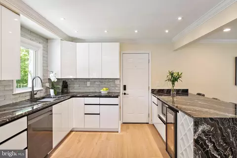 Kitchen - 1126 Mainsail Dr, Annapolis, MD 21403 photo 5 of 14