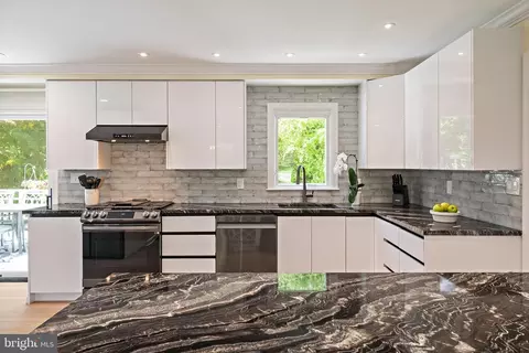 Kitchen - 1126 Mainsail Dr, Annapolis, MD 21403 photo 2 of 14