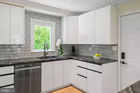 Kitchen - 1126 Mainsail Dr, Annapolis, MD 21403 photo 7 of 14