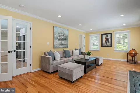 Living - 1126 Mainsail Dr, Annapolis, MD 21403 photo 4 of 8