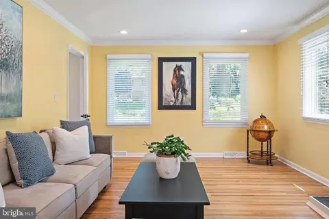 Living - 1126 Mainsail Dr, Annapolis, MD 21403 photo 3 of 8