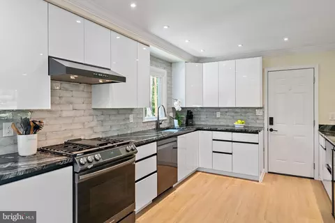 Kitchen - 1126 Mainsail Dr, Annapolis, MD 21403 photo 6 of 14