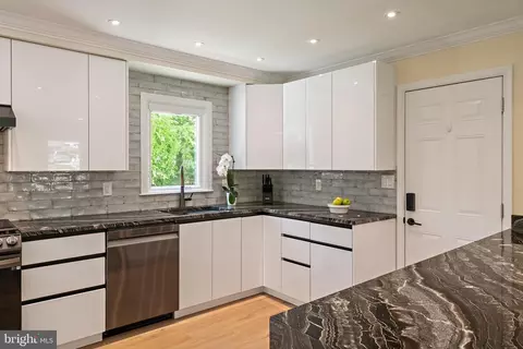 Kitchen - 1126 Mainsail Dr, Annapolis, MD 21403 photo 9 of 14