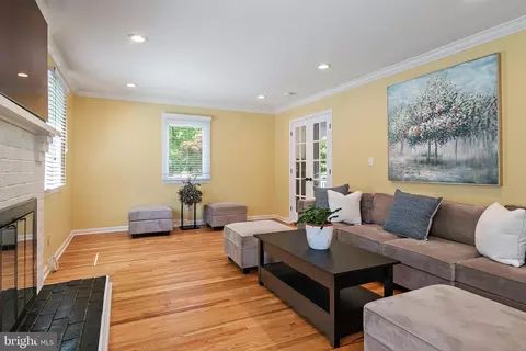 Living - 1126 Mainsail Dr, Annapolis, MD 21403 photo 8 of 8